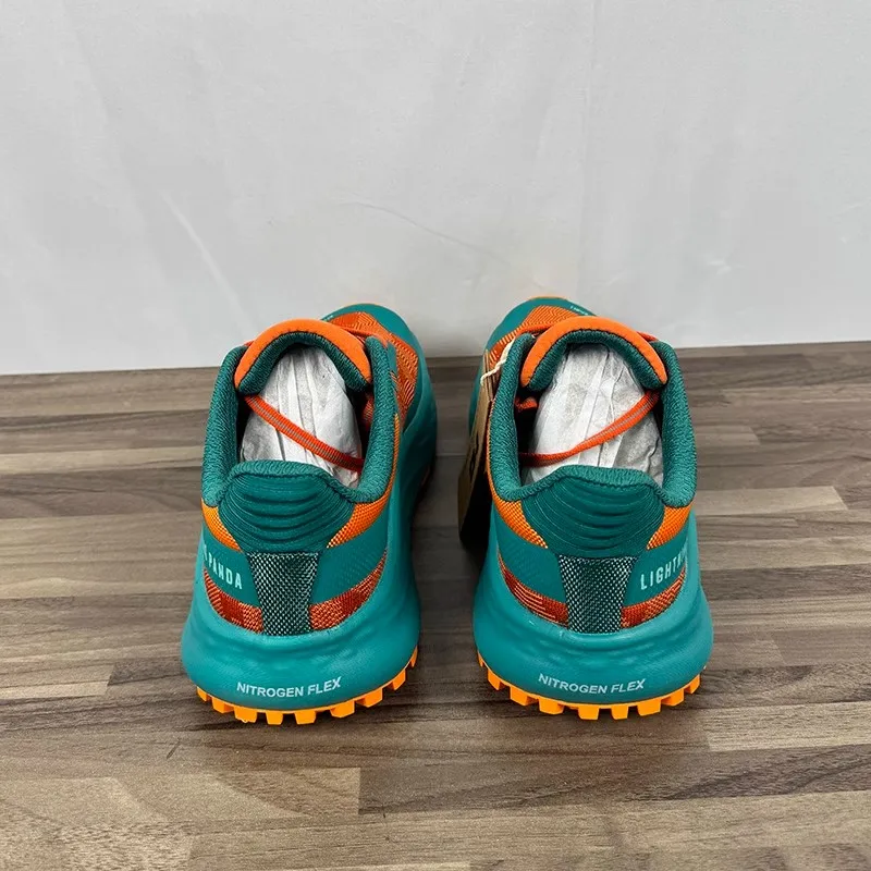 

2025 summer mesh breathable couple running shoes fashionable men's sports shoes shockproof non-slip women's sports shoes.