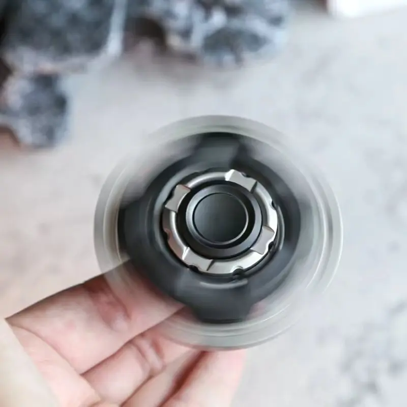 TQ Kaijia Edelstahl Fidget Spinner EDC Hand Spinner zur Stressabbau ADHS Fokus Werkzeug & Angstlinderung Spielzeug Kreatives Geschenk