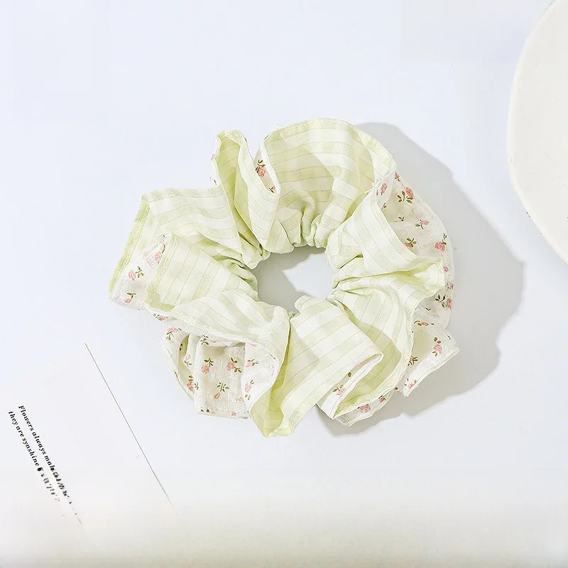 faixa-de-cabelo-feminina-estilo-ranchman-romantico-campestre-com-estampa-floral-design-de-cintura-pequena-e-volume-grande-acessorio-de-cabelo-moderno