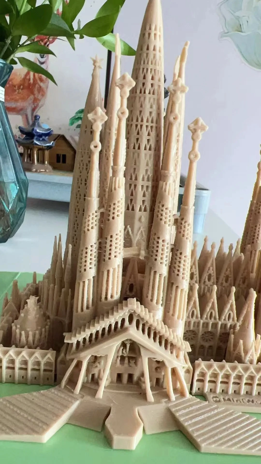 3D Printed Sagrada Familia Gaudi Barcelona Landmark Gothic Church Sculpture Miniature Model Desk Ornament Gift