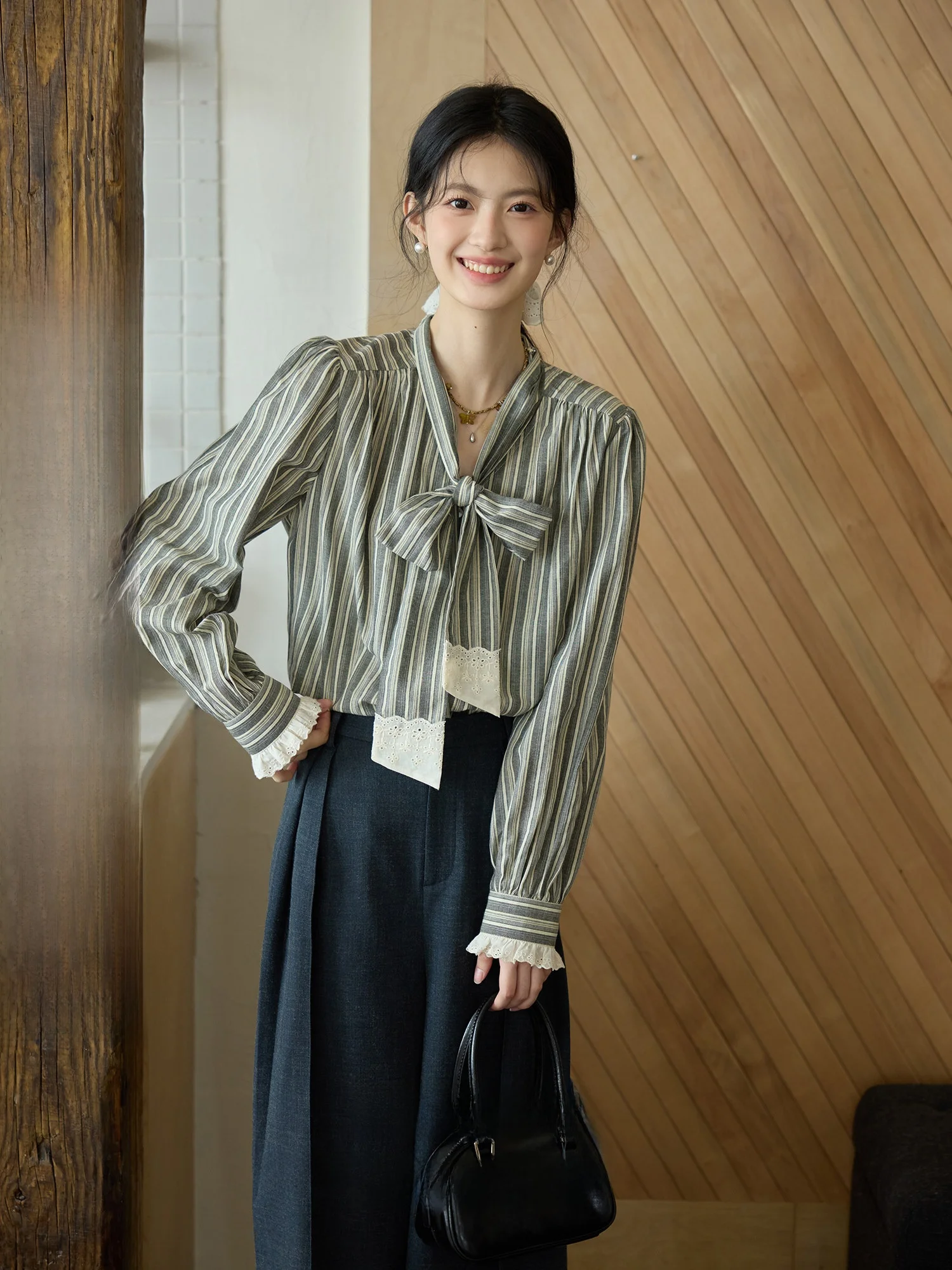 

Retro ORWhite Spring 2026 Women's Stripe irt with Embroidered Lace Knot Versatile Cotton Long Sve round Ne