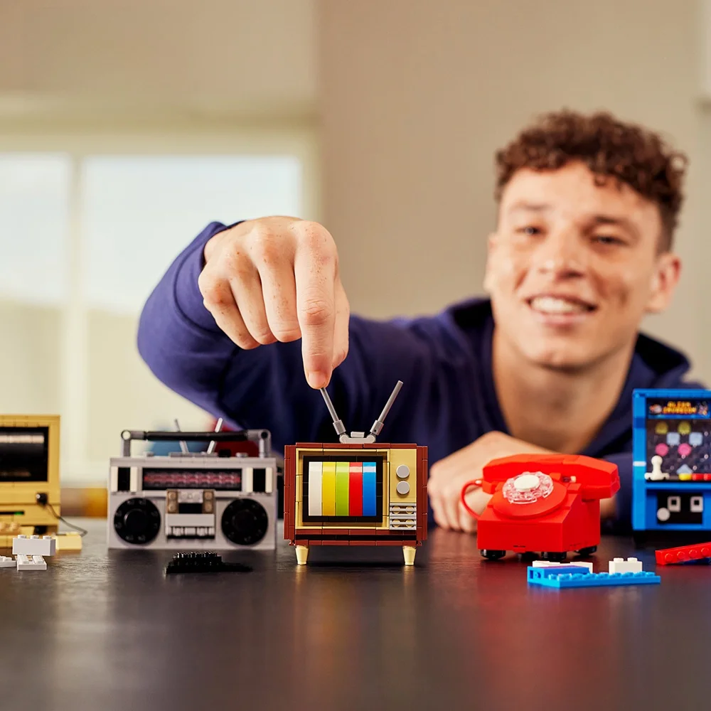 SURPRISE FOR MAX マックスシリーズ ZURU Max Building Blocks Retro Home Appliance Puzzle Ball