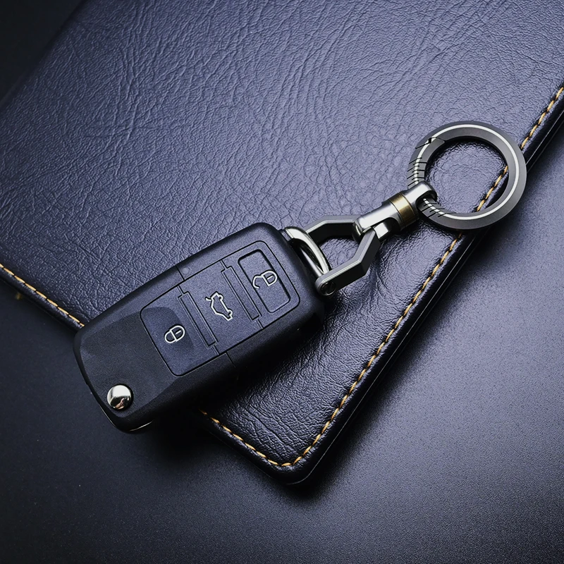 High-End Titanium Men Key Chain Can Be Rotated 360° Key Ring Super Light Luxury Car Keychain Accessories The Best Gift For Men