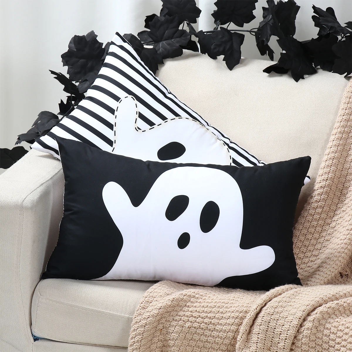 

1pc Boo Halloween Decorative Black Background Spooky Ghost Waist Pillowcase Sofa Cushion Cover Fun Halloween Party Home Decor