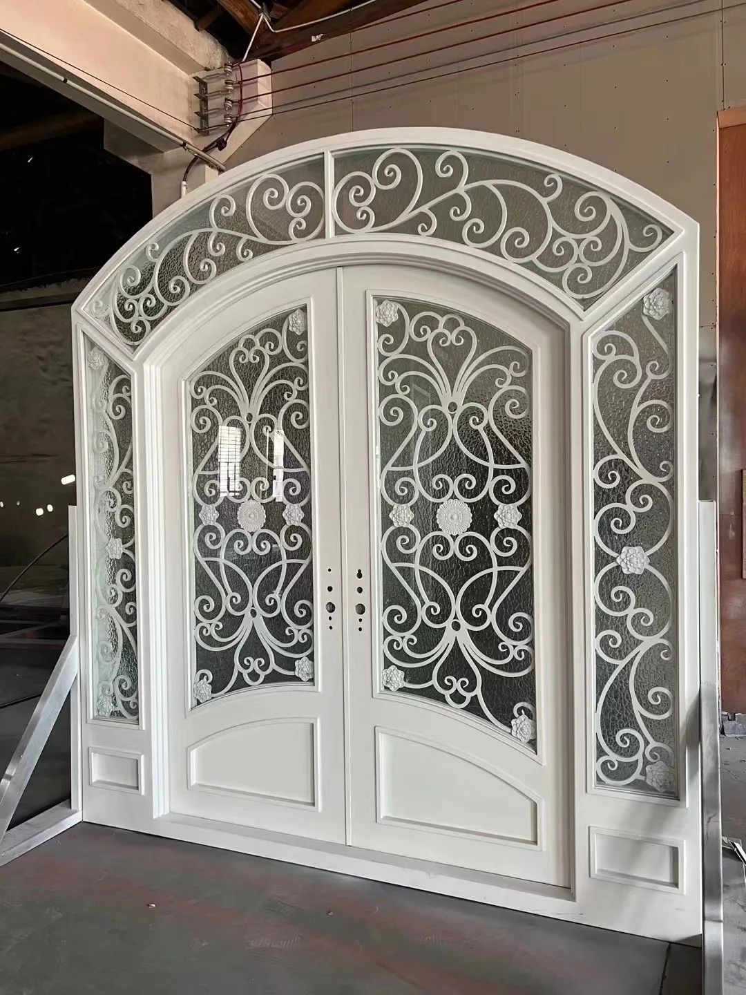 Customization Newest Design Modern Wrought Metal Iron Big Main White Gates with Arch Design Fence Panel and Gate
