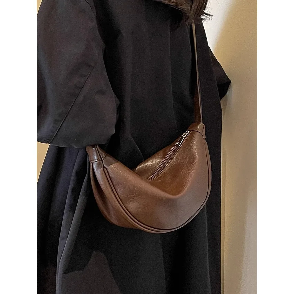 Spring Edition Large Capacity Dumpling Shaped Crossbody Bag Women's Single Shoulder Bag Trendy Design High End Feelings