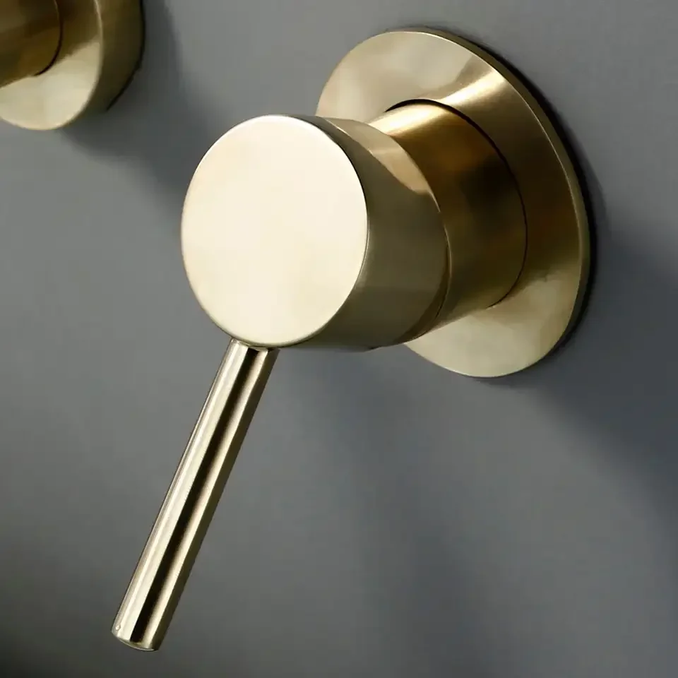 

Латунный смеситель для воды в ванной комнате, переключающий клапан для душа, хромированный скрытый клапан для горячей и холодной воды, контрастный клапан, аксессуары для душа