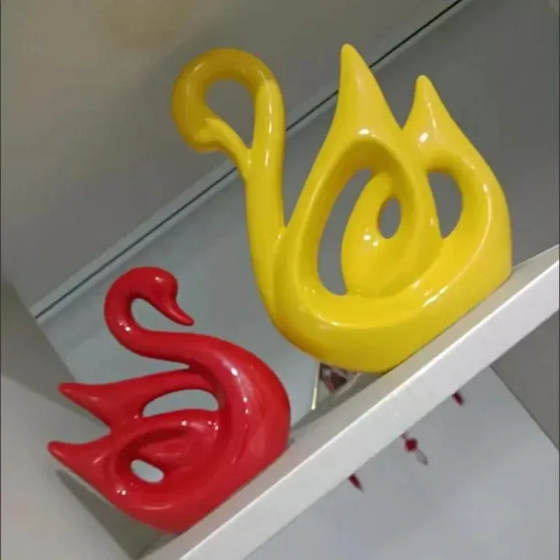 Nordic Ins Swan Glaze Ceramic Decoration A Pair of Swans Porcelain Ornaments Home Cabinet Crafts Red White Yellow Color