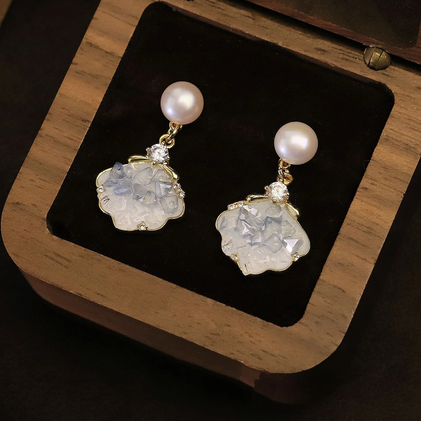 Fashion Luxury Crystal Pearl Maple Leaf Stud Earrings For Women High Sense Elegant Dangle Earring Ornaments Party Jewelry Gifts