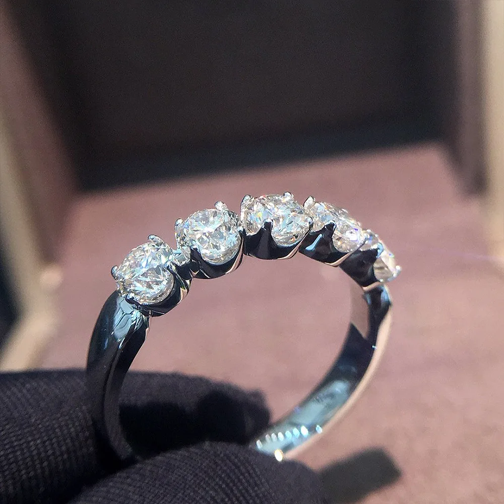 Women's Single Row Lab Moissanite Ring, Elegant Design