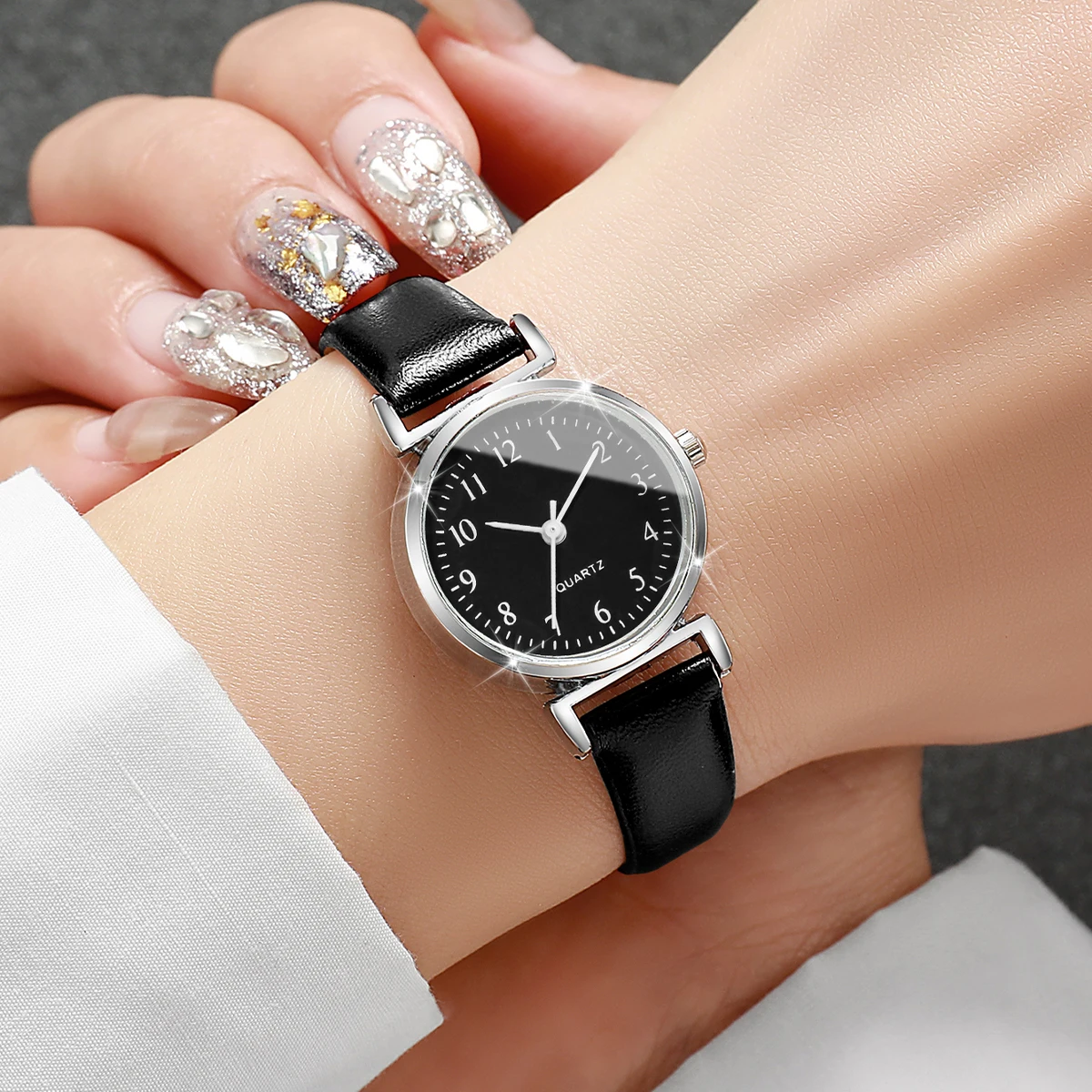 Fashion Small Dial Women Watches Simple Leather Band Analog Quartz Wristwatch for Ladies Clock Reloj Mujer（Without Box）