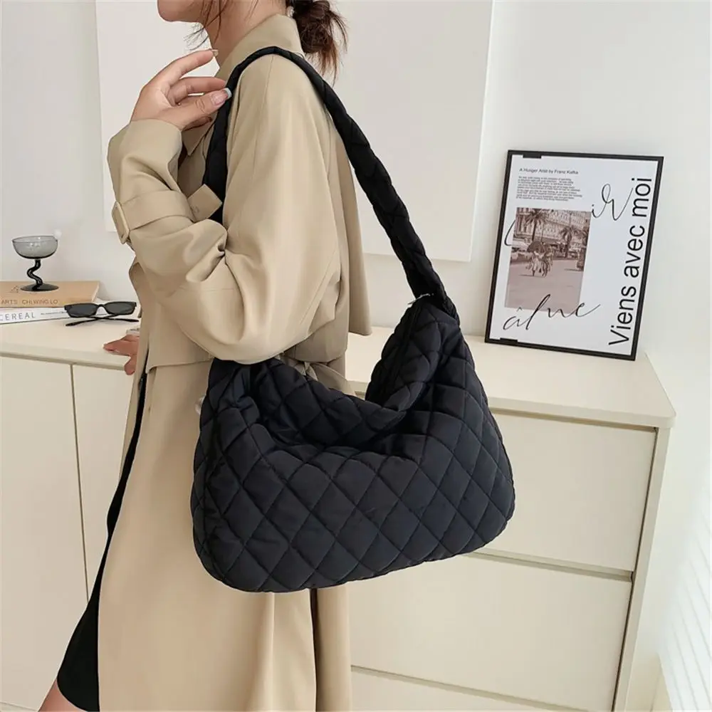 Women Polyester Plaid Shoulder Bag Large Lightweight Puffy Handbag Cotton Padded Underarm Bag Winter Warm Quilted Tote Bag