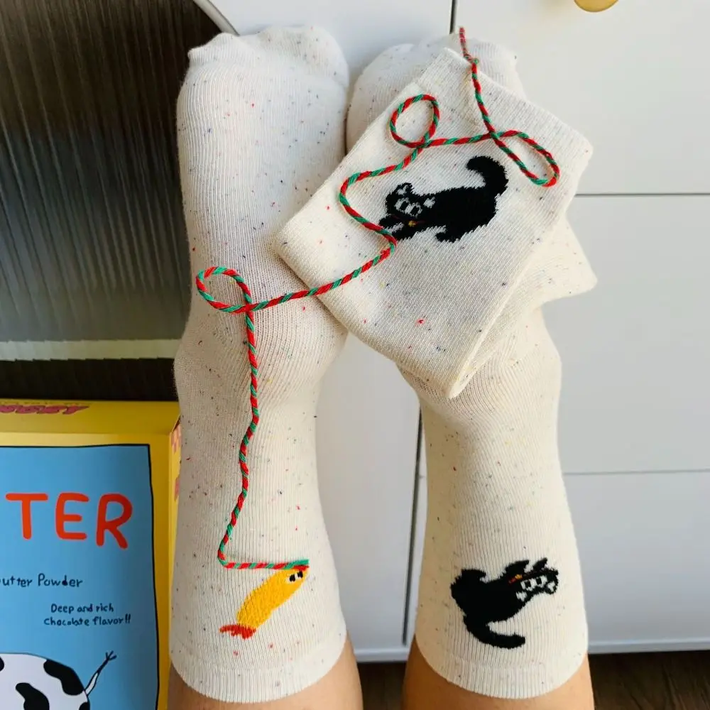 Nuovi calzini traspiranti per cartoni animati calzini in cotone Harajuku Street Fish ricamo calzini asimmetrici a tubo medio con motivo a gatto