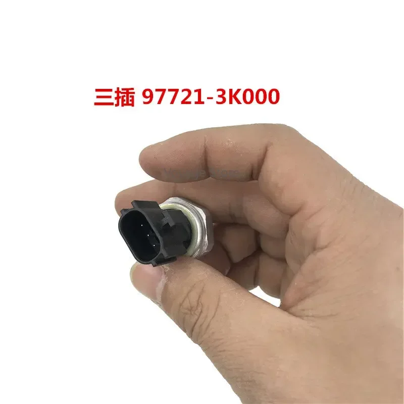 Suitable for Hyundai Elantra Hyundai Elantra Landau I30 Accent air conditioning pressure switch plug sensor 97721