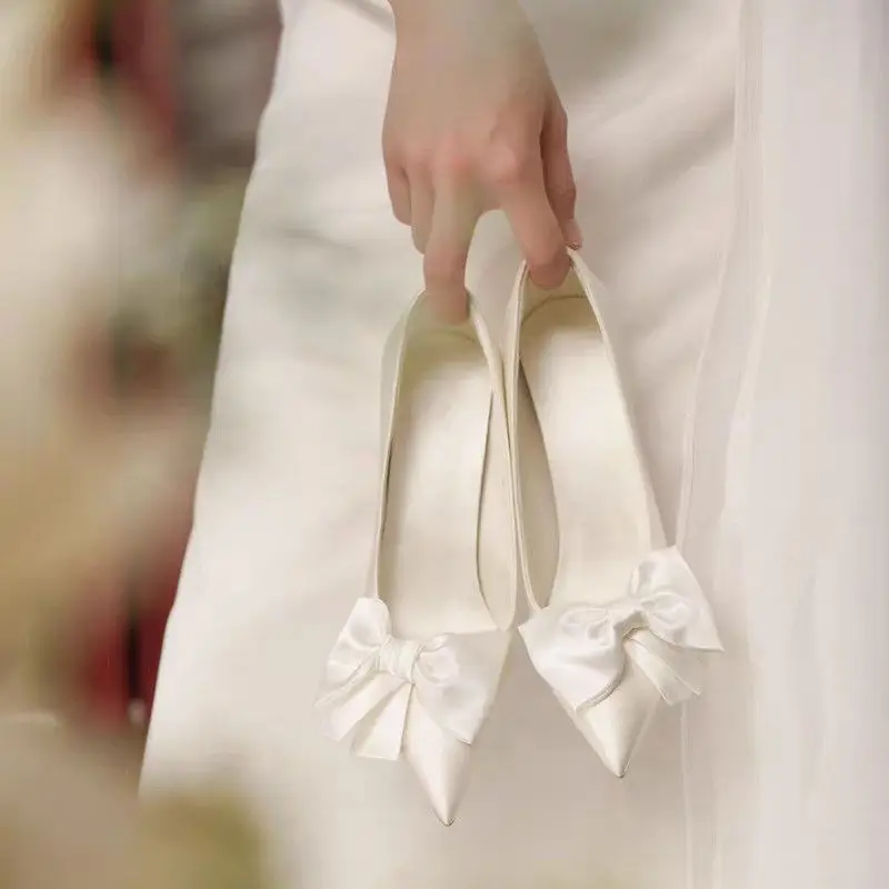 

Французские туфли на высоком каблуке для весны 2026 года: свадебные туфли для невест, туфли с бантом, женские туфли без застежек.