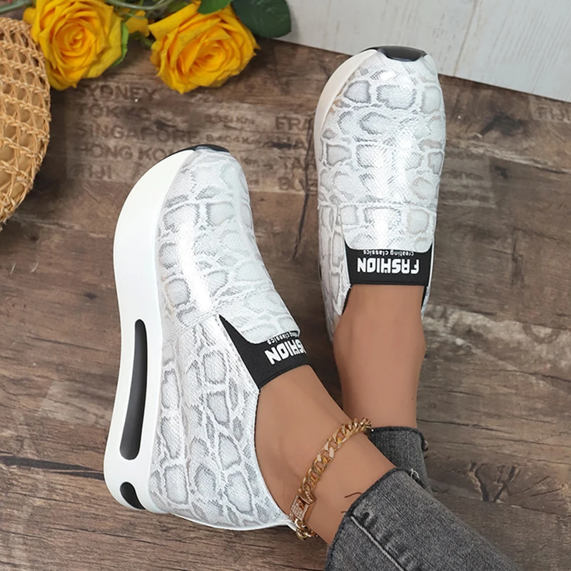 Fashion Leopard Print Sneakers Women 2024 Spring Chunky Platform Sports Shoes Woman Thick Sole Non-Slip PU Leather Loafers Shoes