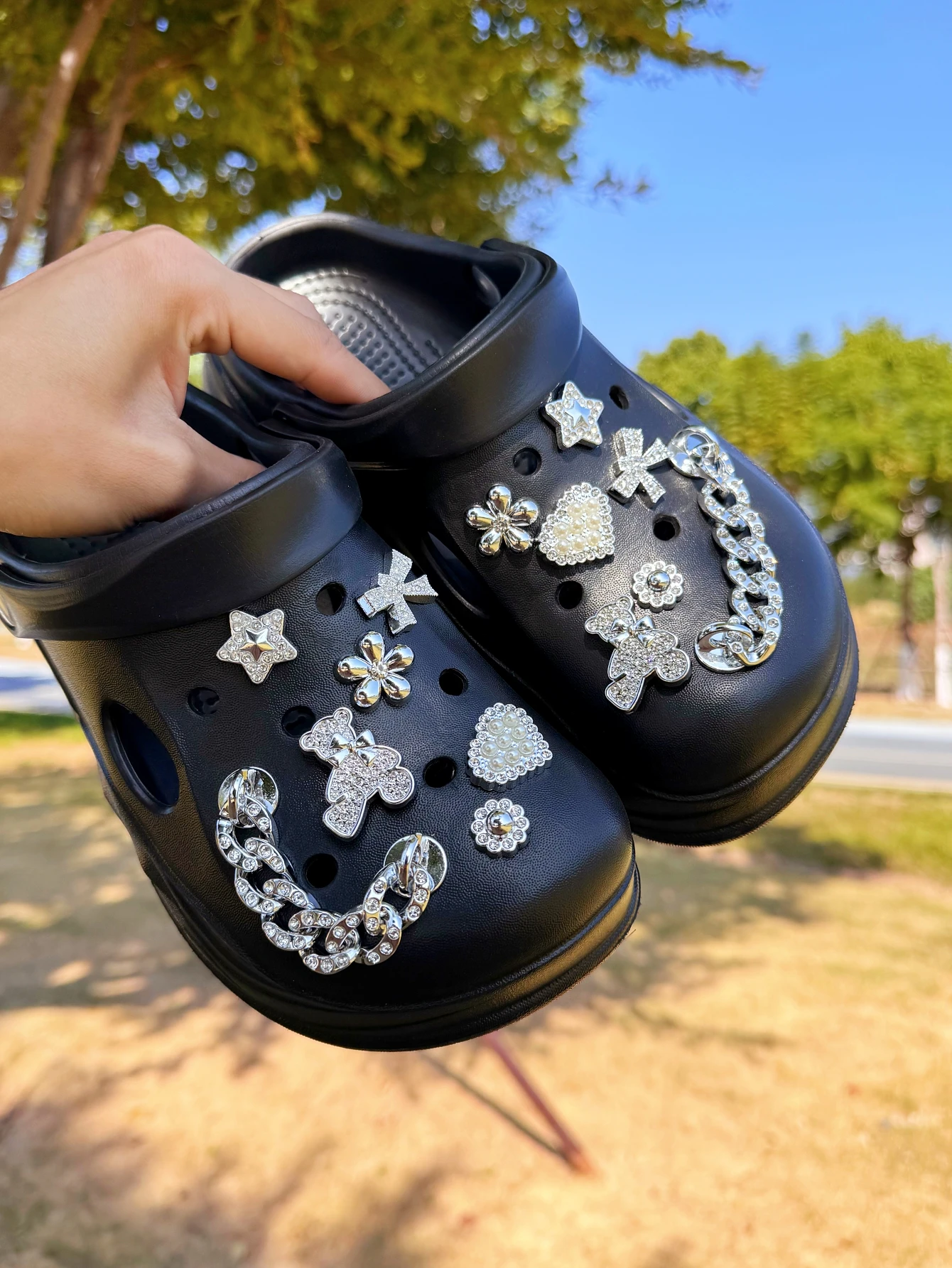 

14 Silver bear chain shoes for DIY Casual Accessories - An interesting and multi-functional personalized way of footwear