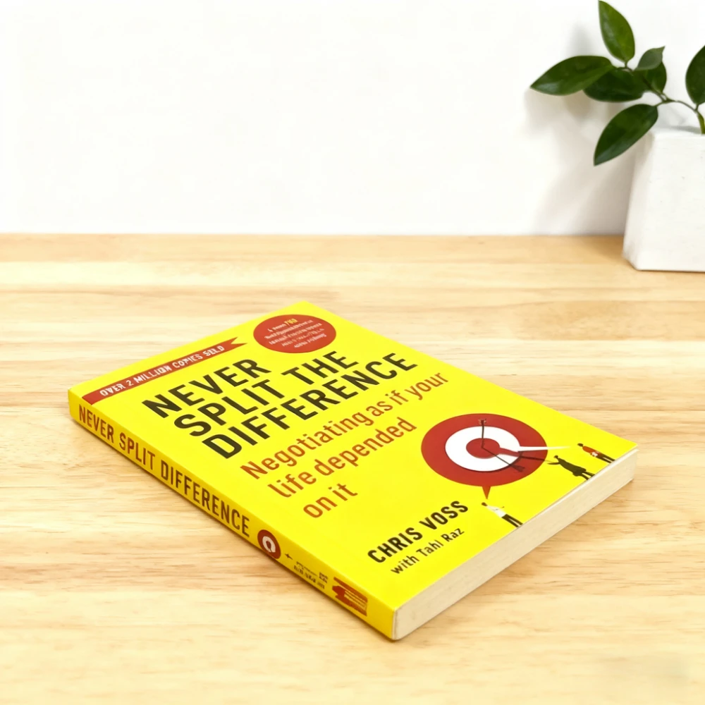 Geteilte niemals den Unterschied von Chris Voss. Bücher auf Englisch für Erwachsene, Verhandlungen, emotionale Intelligenz, neues Angebot