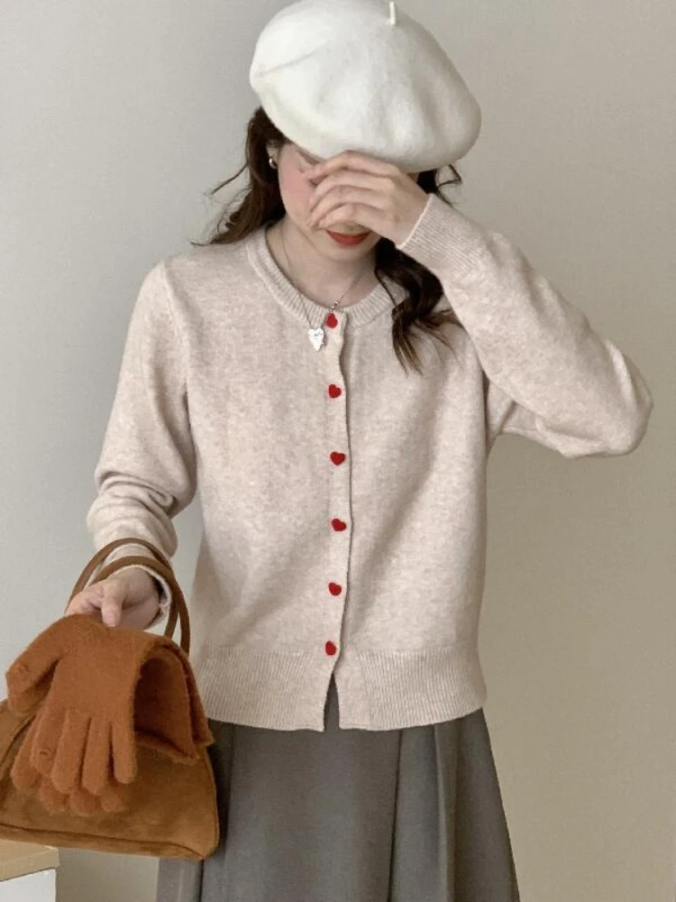 Трикотажный кардиган с перевязанным вырезом, женский свитер с длинным рукавом на осень/зиму, винтажный корейский модный свитер реглан с пуговицами в форме сердца, верхняя одежда, куртка