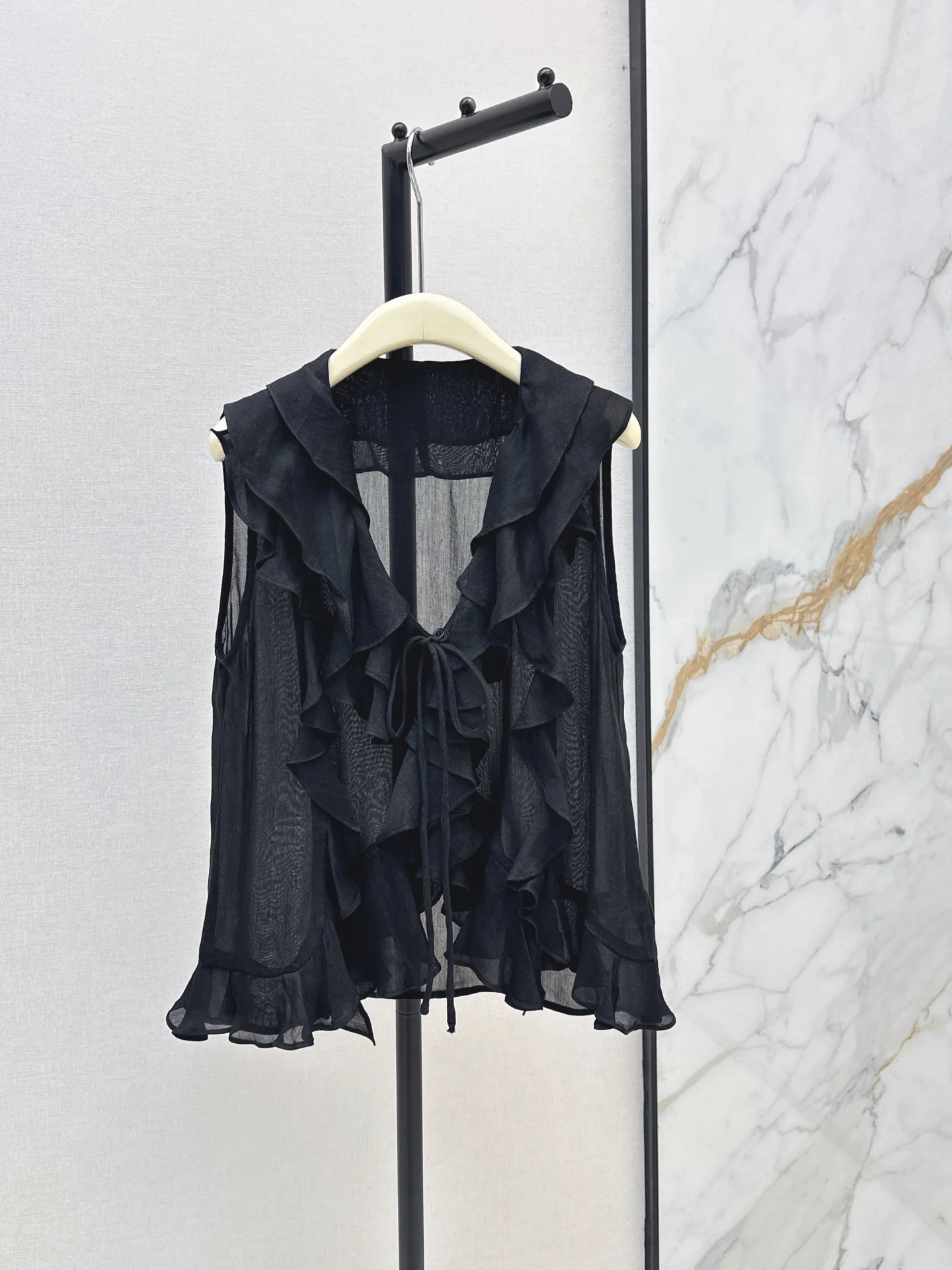 The latest French heavy industry ramie ruffled sleeveless vest for spring and summer 2026