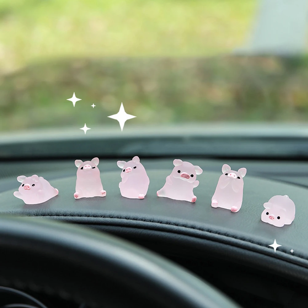 Resina Pink Pig Boneca para Carro, Acessórios Interior do Carro, Decoração de Espelho Retrovisor, Console Central, Bicicleta Pequena, Auto Ornamento