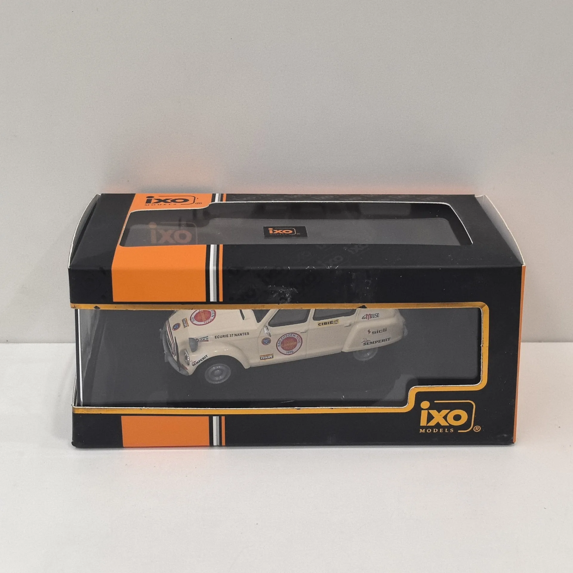 

Diecast IXO 1/43 Scale CITROEN DYANE 1970 Alloy Car Model Collectible Toy Gift Souvenir Display Ornament