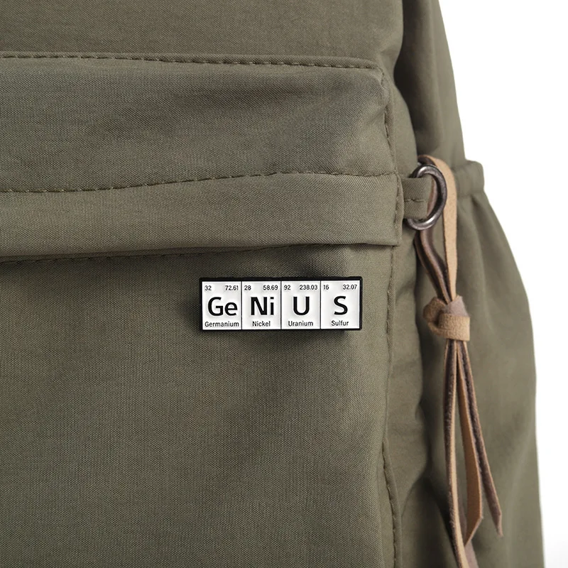 شارة الجدول الدوري الكيميائي ، شكل حرف شخصية ، شارة معدنية ، اكسسوارات الملابس ، دبابيس ، الإبداعية ، هدية للأصدقاء