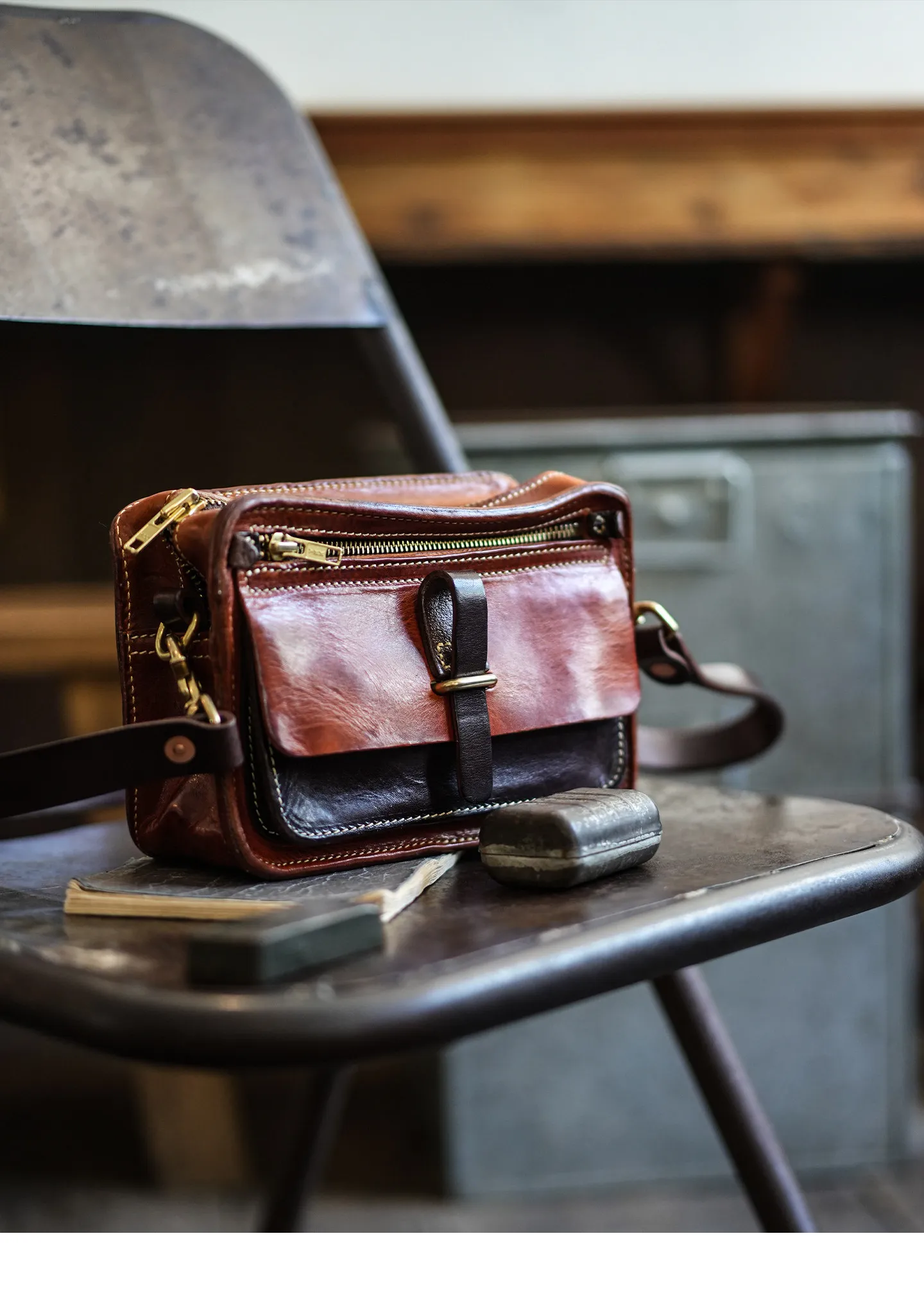 Wochenend-Outdoor-Tasche, tägliche erste Schicht aus Rindsleder, Herren-Umhängetasche, modische, lässige Designer-Umhängetasche, handgefertigt, aus echtem Leder. – Detail 17