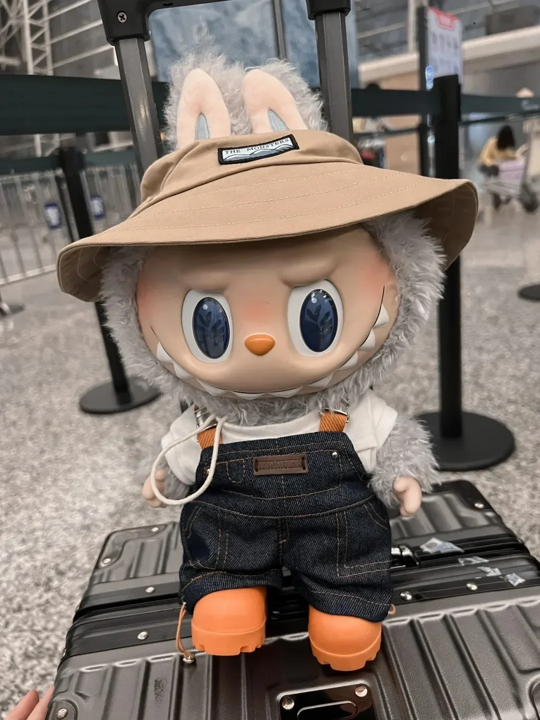 

Genuine 40 Cm Labu Monster Anime Cute Model Home Collectible Room Decoration Adults Birthday Gift