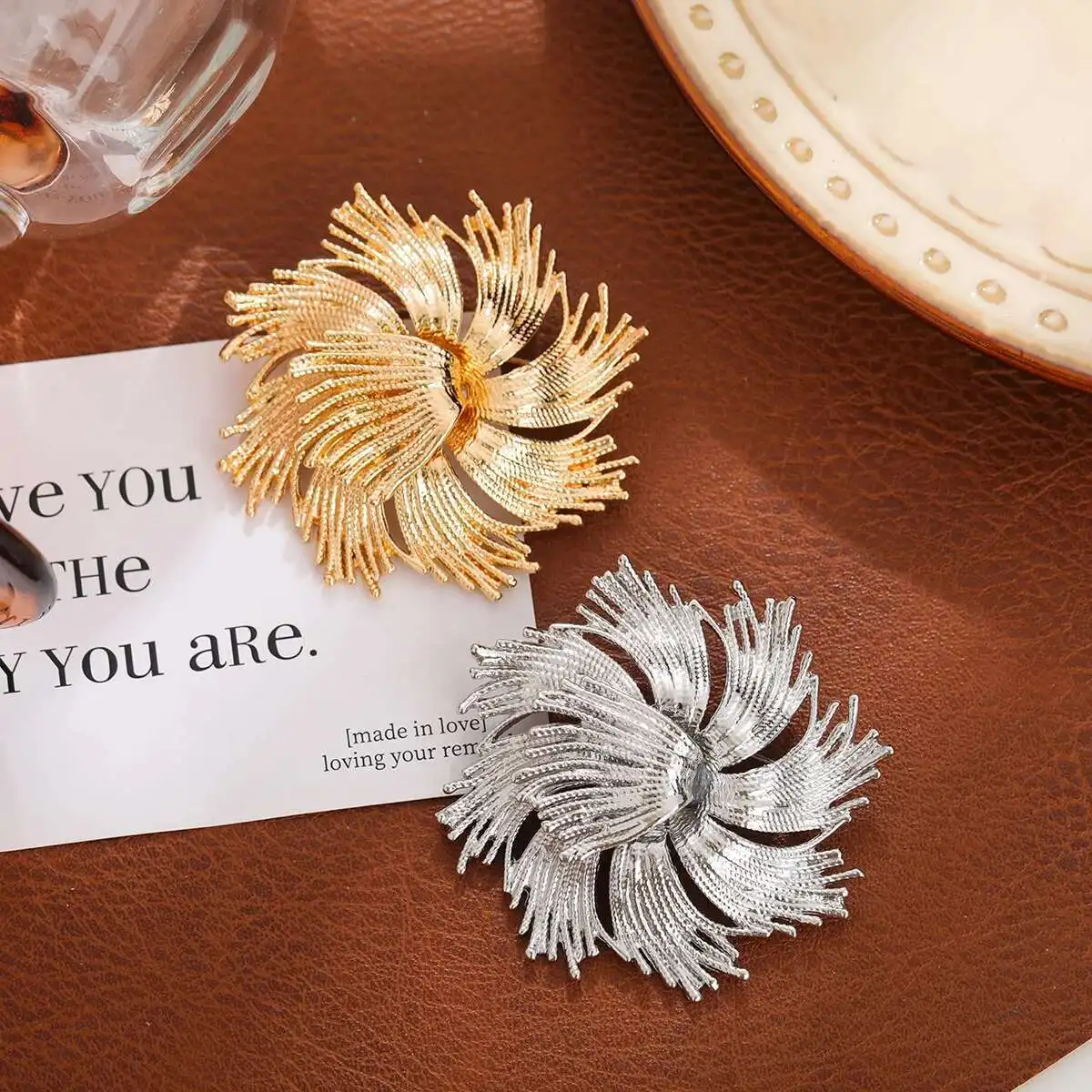 

High-end Alloy Brooch For Women And Men Fireworks Designer Ornament Buckles For Suit Coat Collar Fashion Jewelry Accessorie