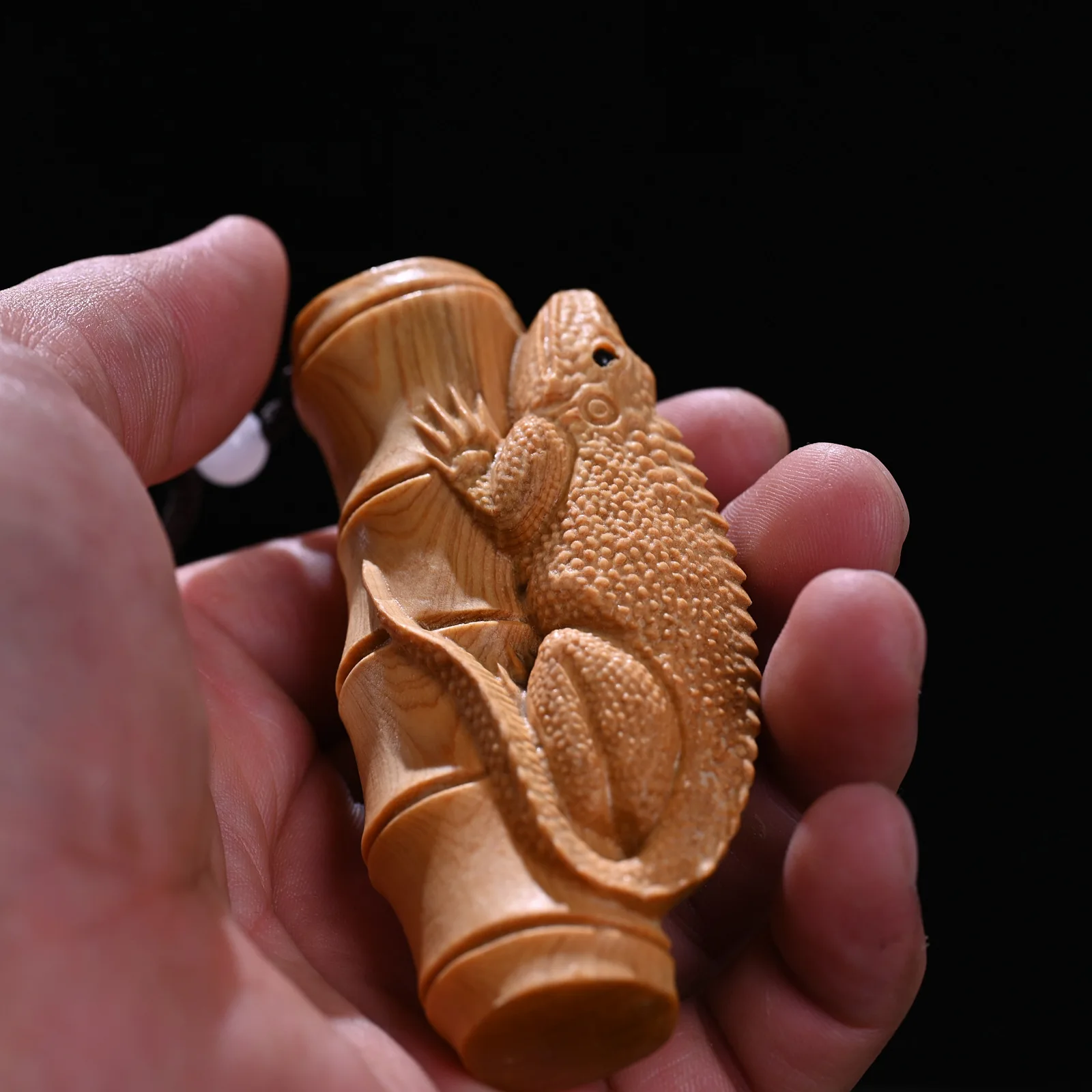 Cliff Cypress Wood Carving Bamboo Lizard Figurine Ornament Wooden Animal Statue For Office desk accessories Home Decor As a gift - view 2