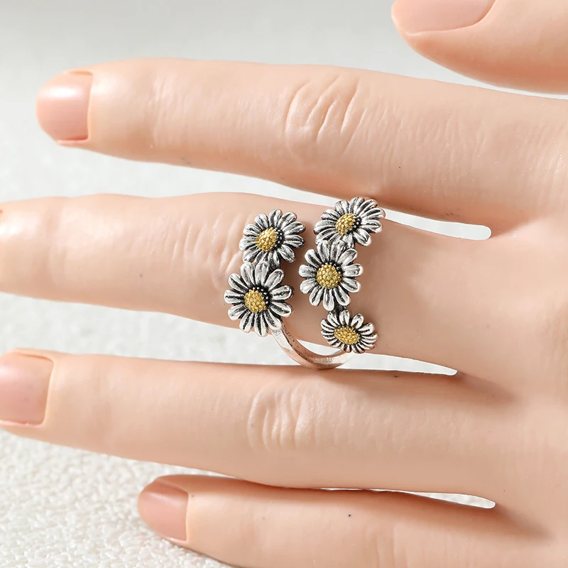 Bohemian Style Exquisite Daisy Two Tone Design Opening Ring for Women Elegant Vintage Banquet Vacation Charm Jewelry Accessories