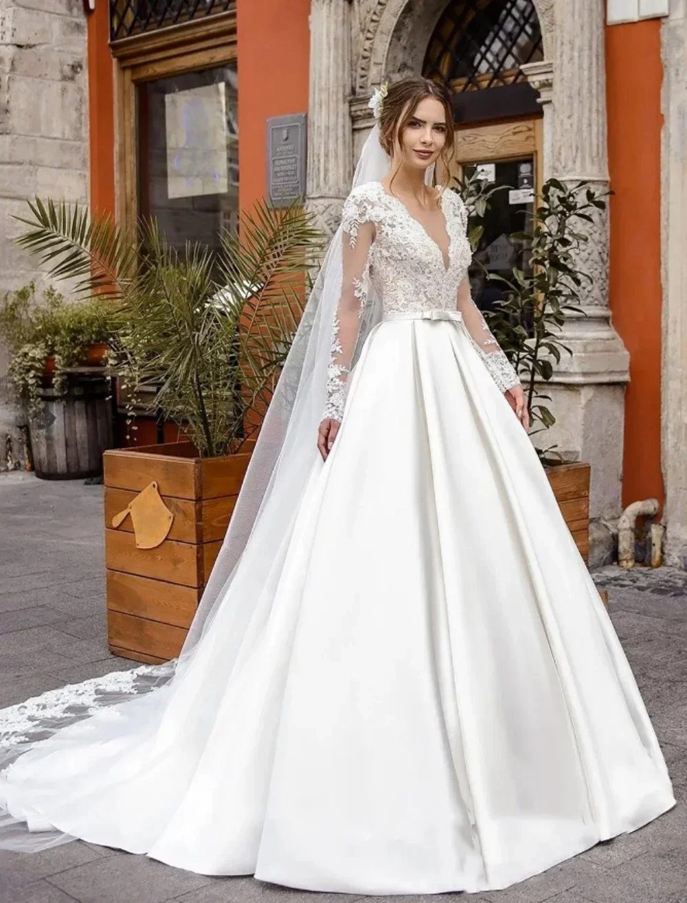 

Vinca Sunny Customized V-Neck Long Sleeves Wedding Dresses for Women Lace Applique A-Line Satin Bridal Gowns Floor-Length Plus S