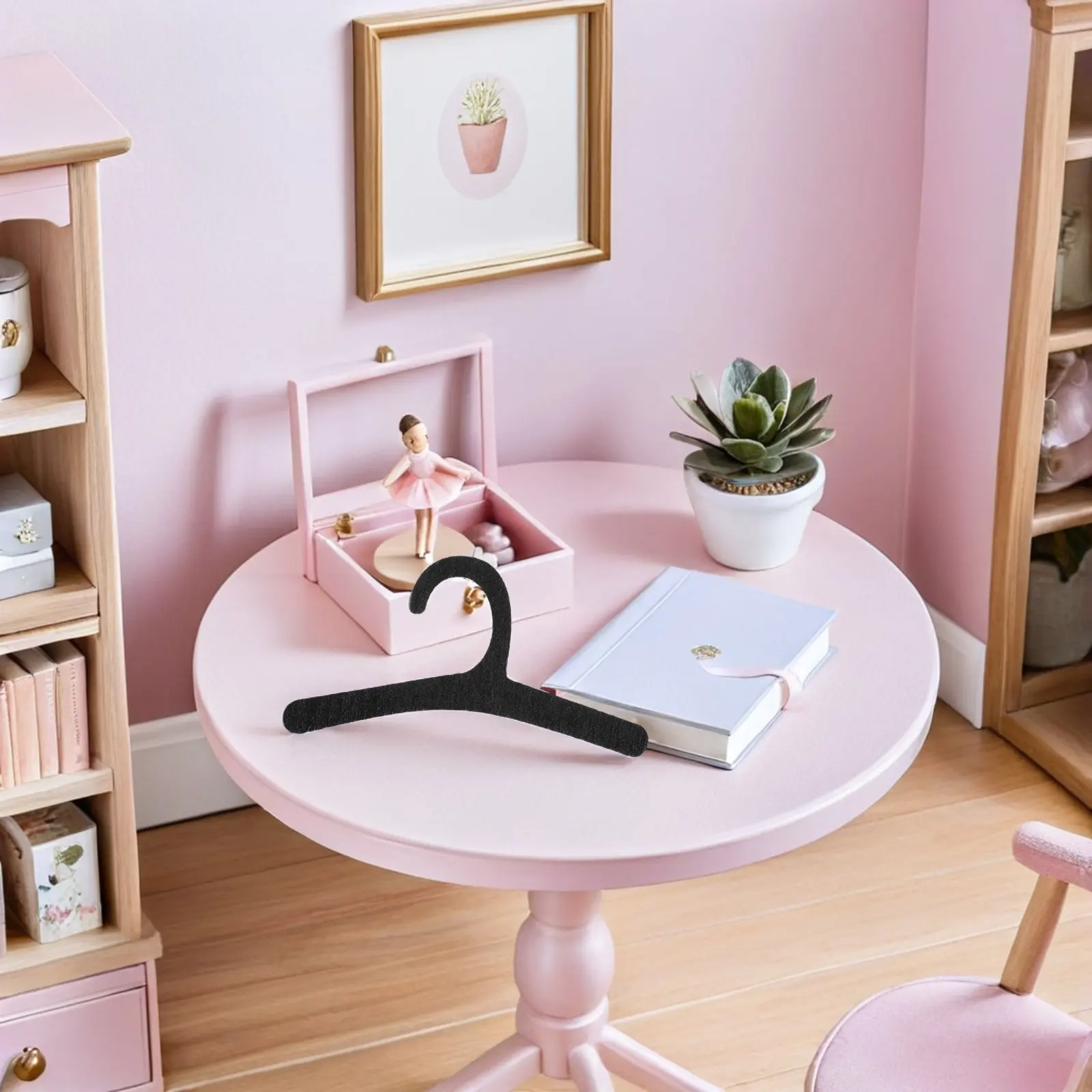 

50 шт. миниатюрных вешалок для одежды, черные, деревянные, прочные, масштаб 1:12, аксессуары для кукольного домика, органайзер для хранения в шкафу