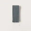 Gris oscuro
