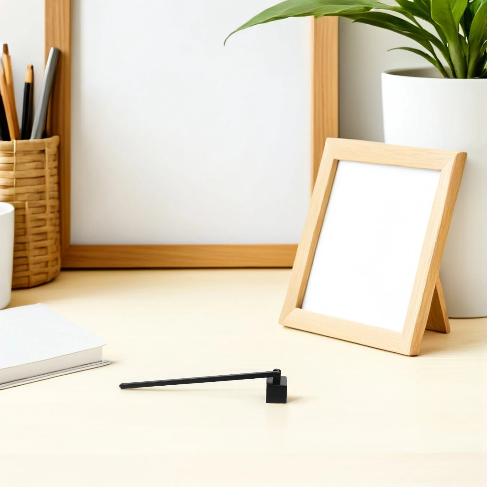 

Stainless Steel Snuffer Floral Long Handle Metal Flame Extinguisher for Hard-to-Reach Candles Vintage Decorative