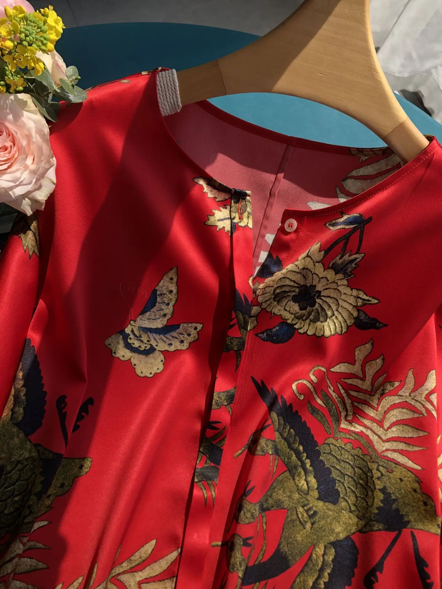 Birdtree 19 มม.95% หม่อนผ้าไหมสีแดงเสื้อผู้หญิงซาติน Phoenix พิมพ์แขนยาว O-คอเสื้อหลวม,2025 ใหม่ T57054JF