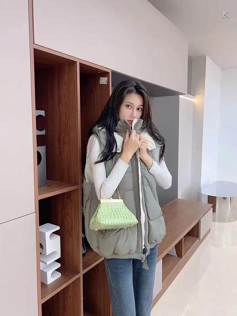 Winter Women Hooded Down Waistcoat Light Thin White Duck Down Vest Coat Ladies Warm Sleeveless Puffer Jacket Parkas Short Tank