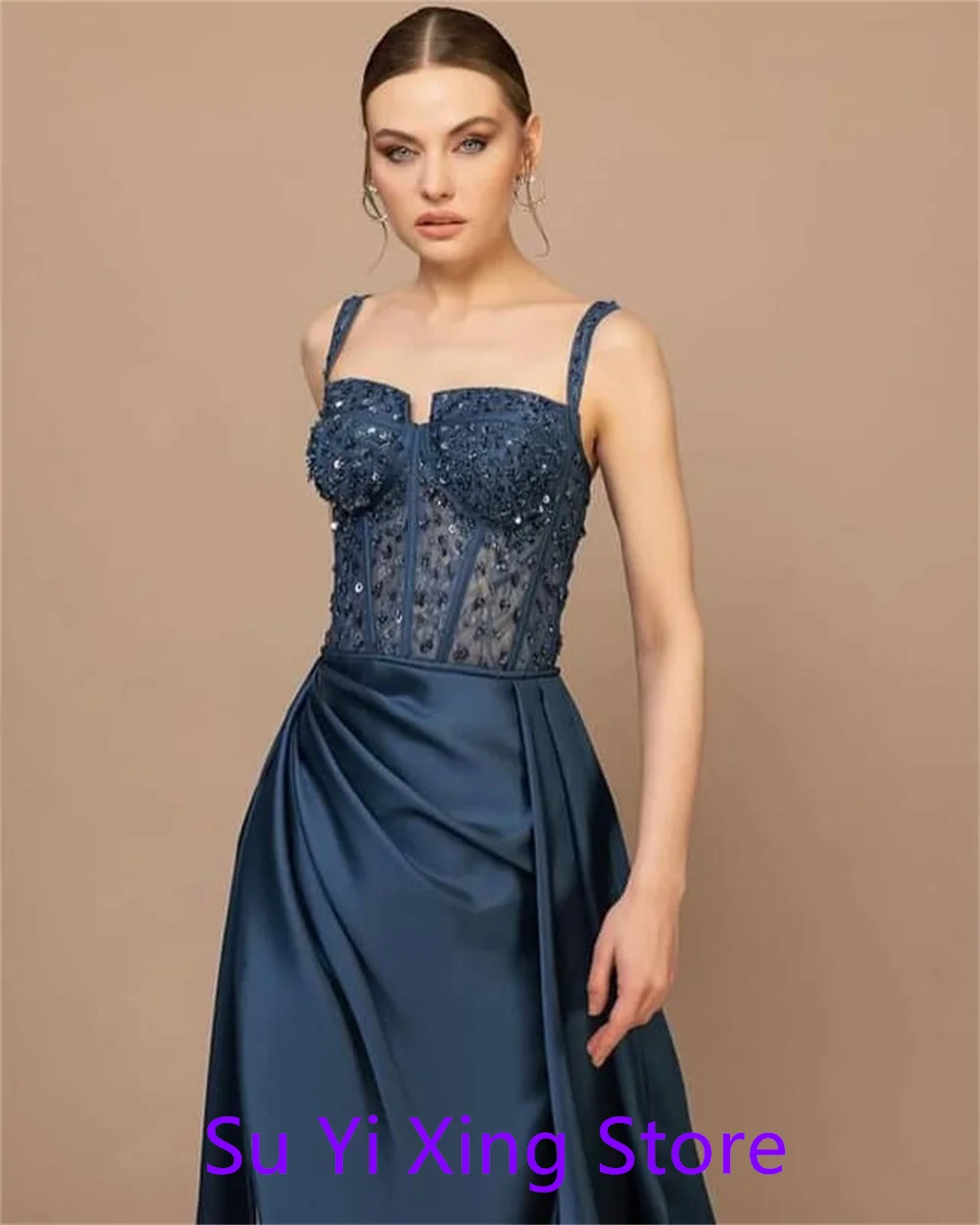 Vestidos de celebridades de satén puro exquisitos personalizados, vestido de fiesta de lujo sin tirantes con tirantes finos y abertura lateral de cristal con cordones en la espalda