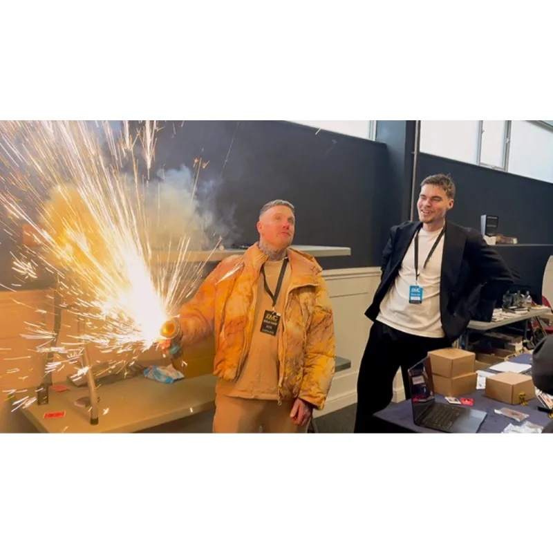 SHINING Spark Effect Tool Controlled Visual Sparks Dramatic Stage Magic Prop Eye-Catching Performance Magician Magic Tricks Fun