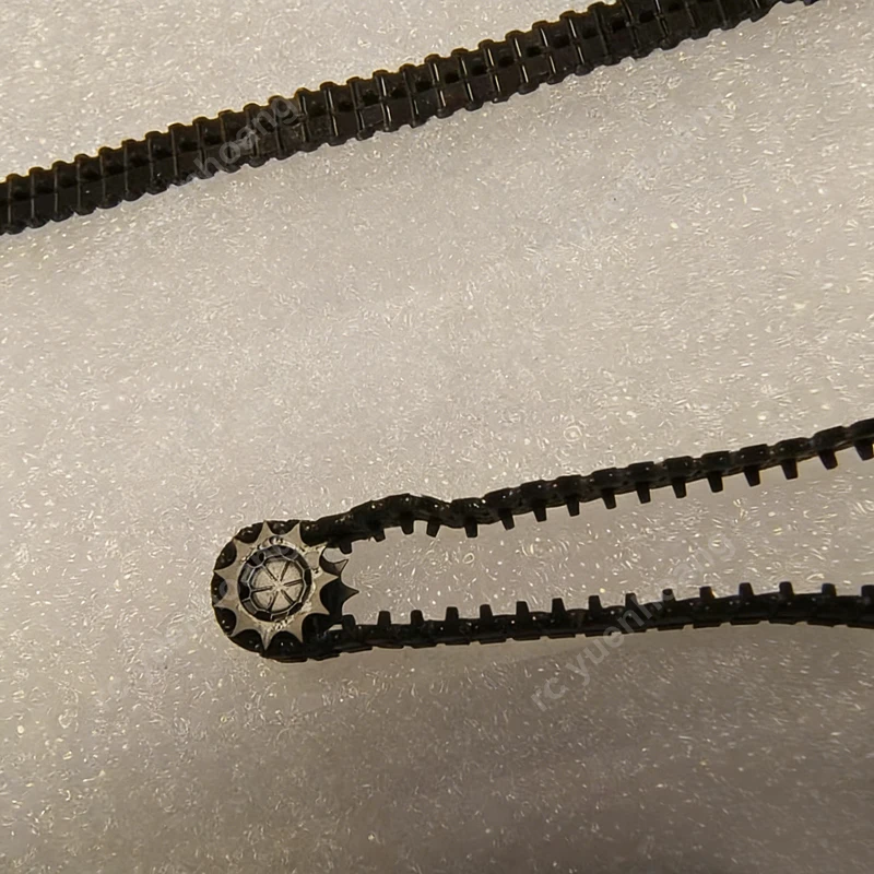 1 Zestaw Skala 1/72 Zmontowane Ogniwa Gąsienicowe do Czołgu RC M1A2/99A/Leopard 2 z Ruchomymi Gąsienicami i Metalowym Kołkiem - Części do Ulepszenia z Statycznych na Dynamiczne