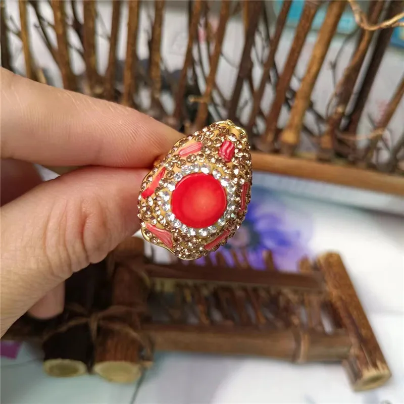 European and American Fashion Coral Women's Ring Personalized Elegant and Simple Ladies Banquet Party Exquisite Jewelry