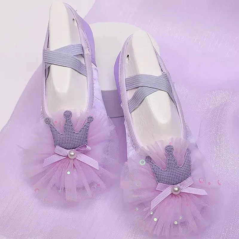 Children's dance shoes Soft soled crown decorated ballet shoes Children girls performing cat claw dance shoes