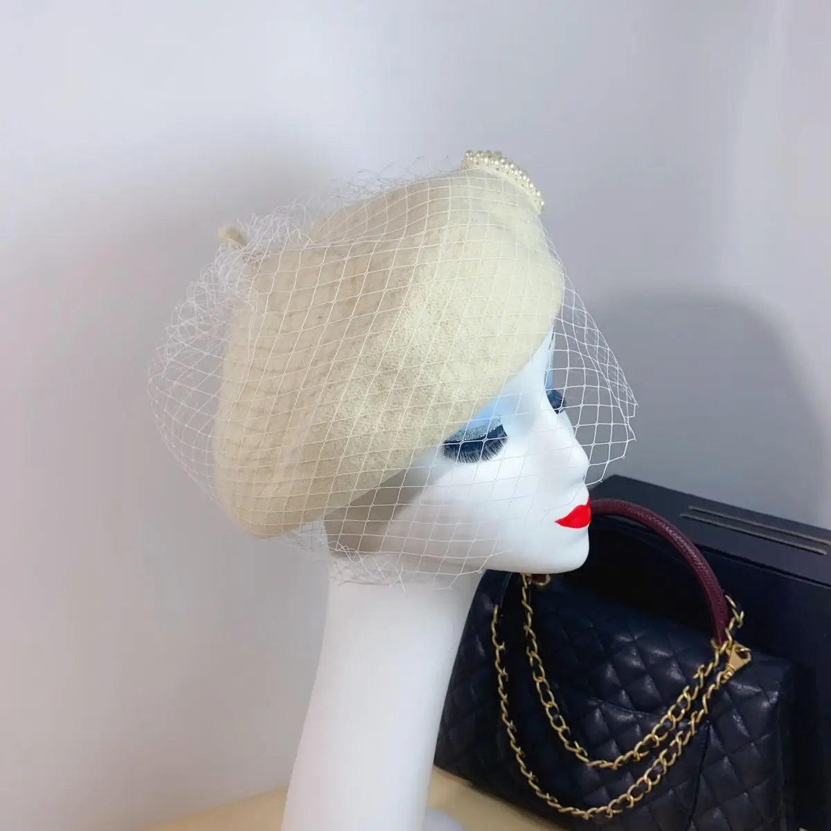 Autumn and winter warm wool elegant temperament painter hat French small fragrance retro mesh pearl bow party beret women