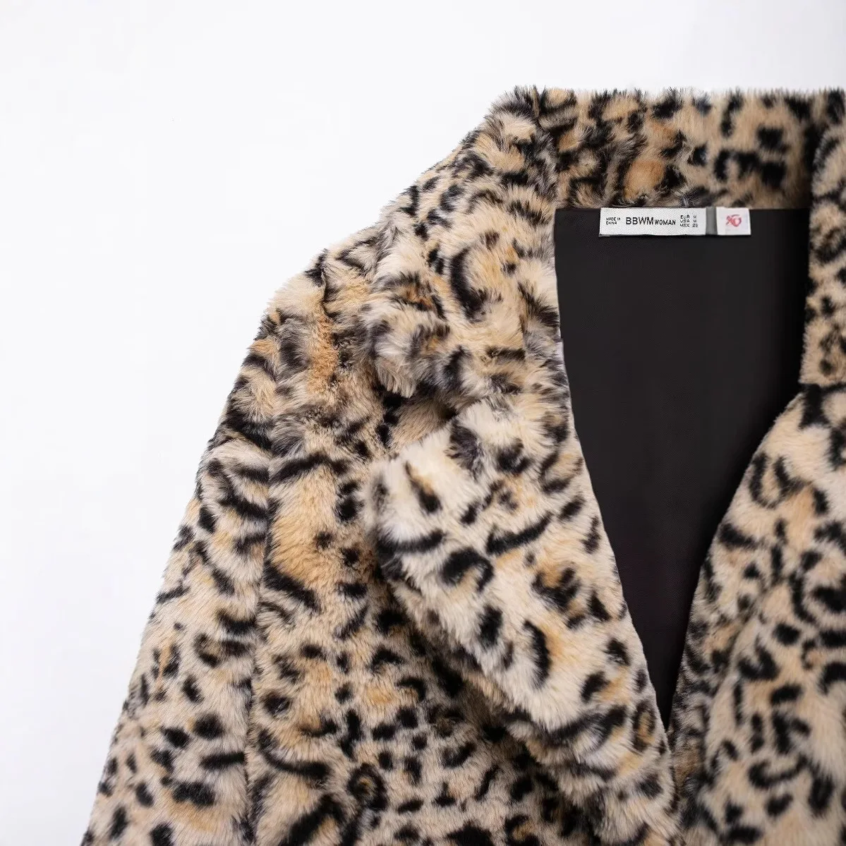 معطف نسائي كلاسيكي متوسط الطول من الفرو الصناعي بطبعة الفهد على طراز تشيان القديم وطية صدر السترة القديمة ملابس خارجية منفوشة لفصل الشتاء #4