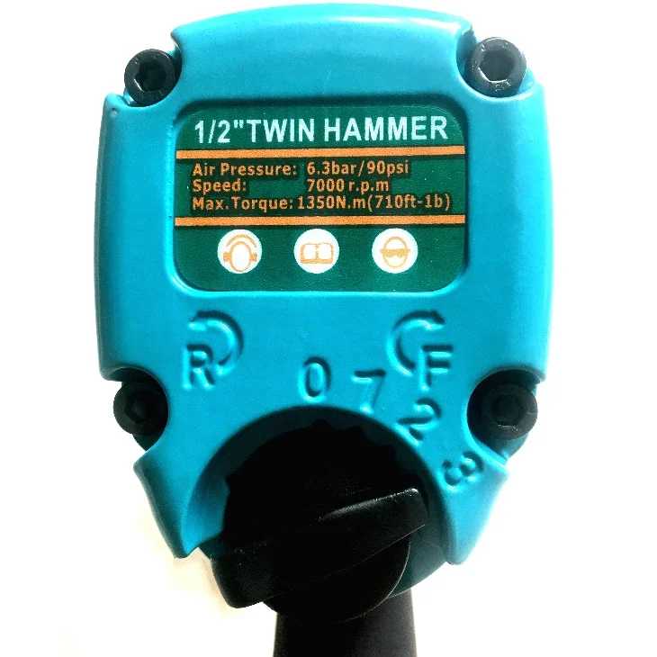 TY53602K Pneumatique 1/2 po Kit de clé à chocs (13 pièces) Le design composite ergonomique léger réduit la tension du poignet et la fatigue