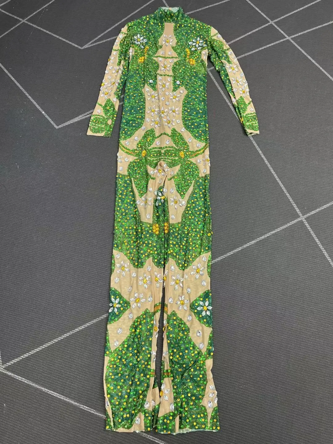 จั๊มสูทตาข่ายประดับคริสตัลวิบวับ ดีไซน์หรูหรา เซ็กซี่ เหมาะสำหรับงานแฟชั่นโชว์ งานปาร์ตี้ ชุดนักร้อง นักเต้น ชุดแสดงบนเวที