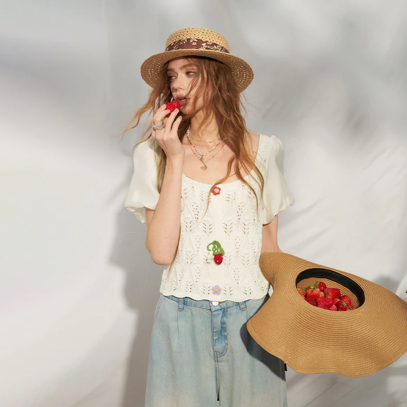 ELFSACK Handmade Crochet Flower Button Top, Gothic Court Texture Knit Blouse, Floral White Sweet Casual Top for Women