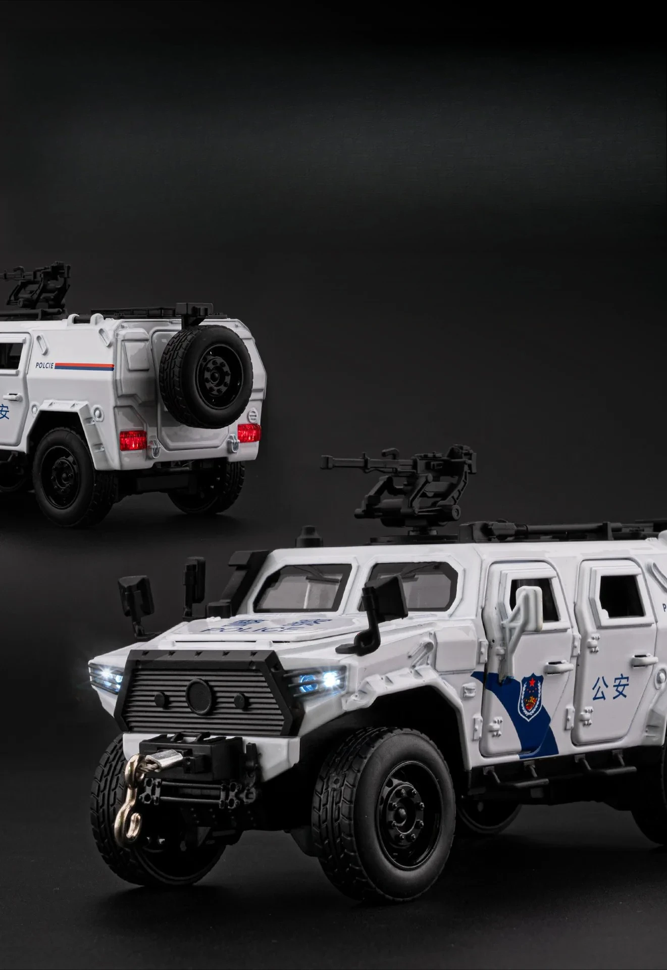 1:32 Warriors Armored Police Car Alloy Car Model Pull Back Sound and Light Sound Effects Boy Toys Diecast Alloy Car Model view 5