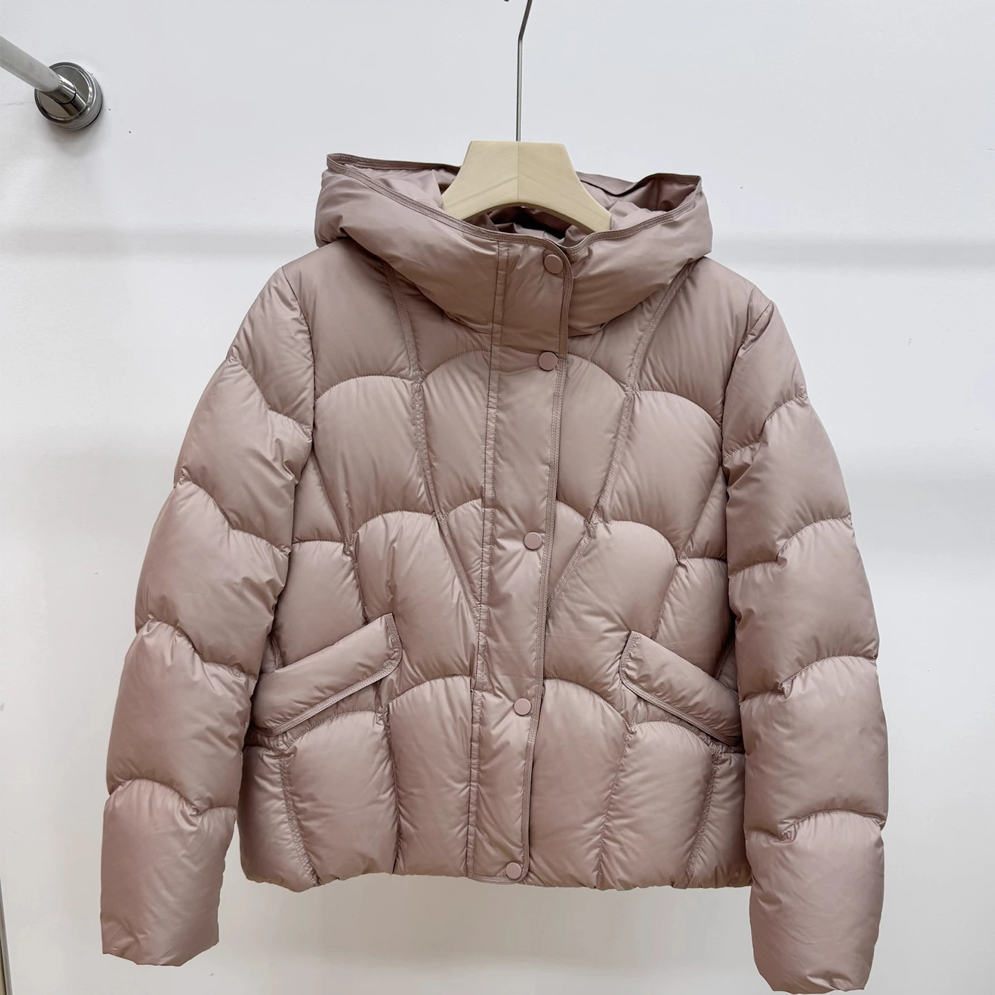 

Женская теплая верхняя одежда Thiened down Jaet ort 2025 Winter New Sle в Корейском стиле с капюшоном небольшого размера 90 White Du down